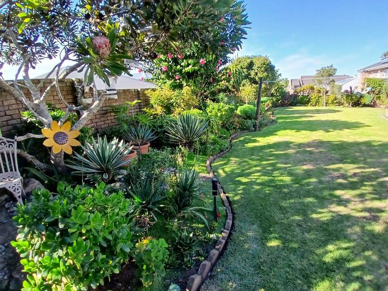 5 Bedroom Property for Sale in Stilbaai Wes Western Cape